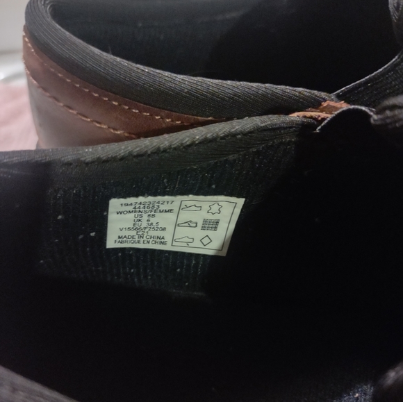 Woman's size 8 Lands End Leather Slip On Moc All Weather Shoes - Picture 4 of 5